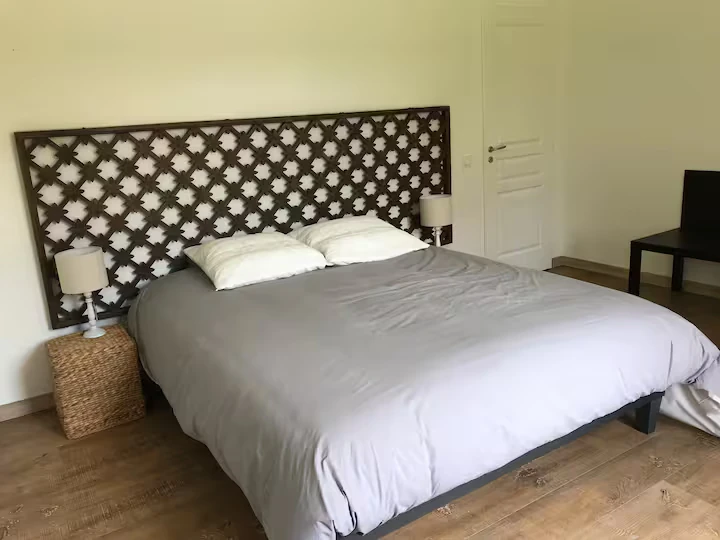 Chambre avec lit double dans la maison de vacances à Saint-Rémy-de-Provence